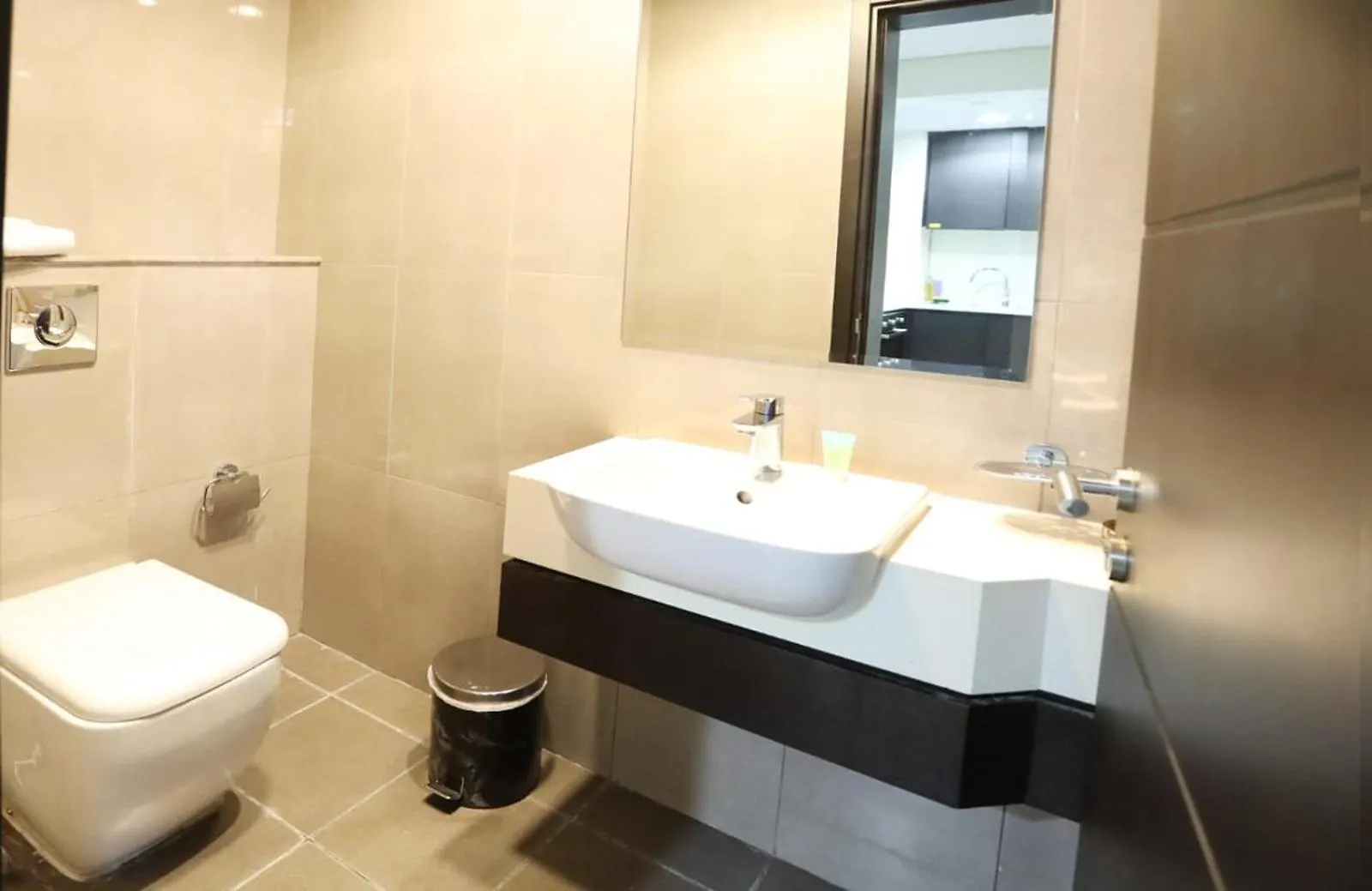 Brown Stone - Pool & City View Merano Dubai Apartment
