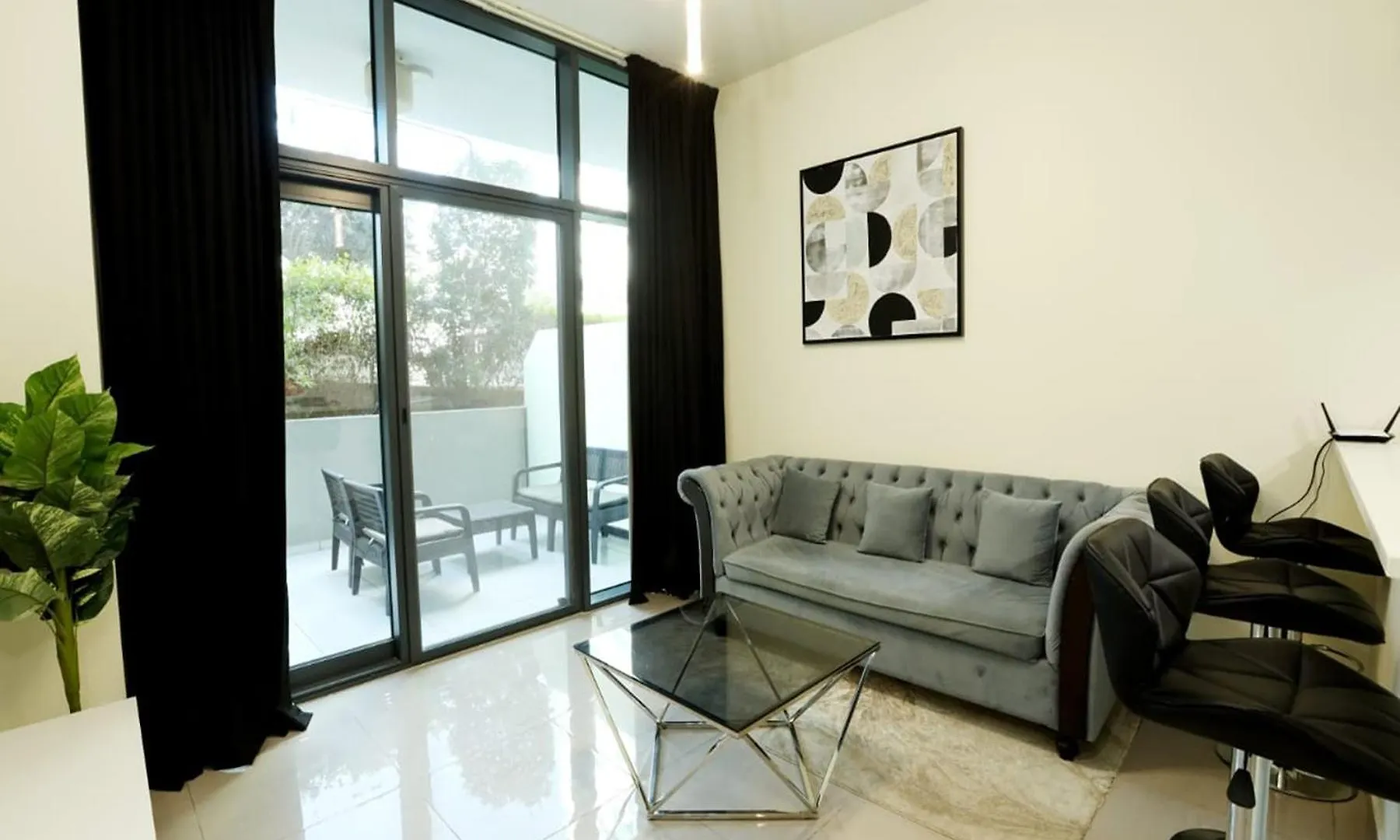 Brown Stone - Pool & City View Merano Dubai Apartment